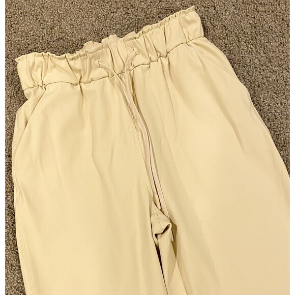 Lululemon  Keep Moving Crop Pants Joggers High Rise 23" Prosecco Sz 2 LW6BLTS - Picture 1 of 7